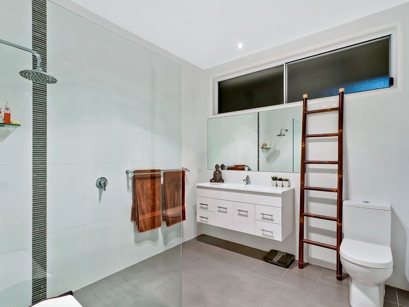 1 Barry Street, Bateau Bay NSW 2261