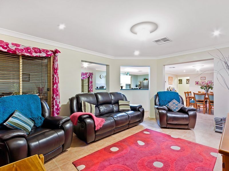 15 Passage Road, Bateau Bay NSW 2261