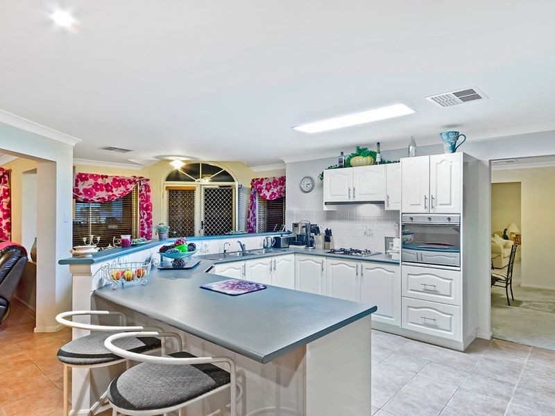 15 Passage Road, Bateau Bay NSW 2261