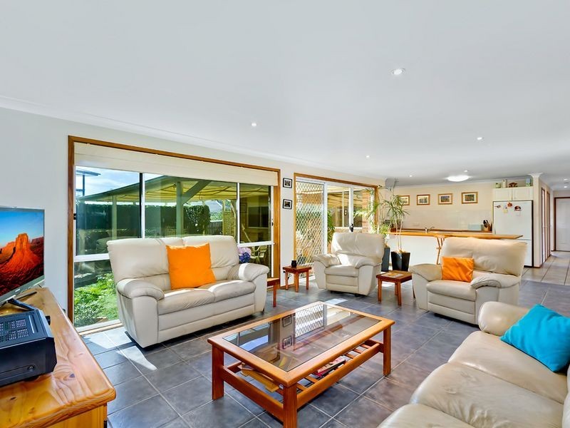 18 Barramundi Place, Bateau Bay NSW 2261