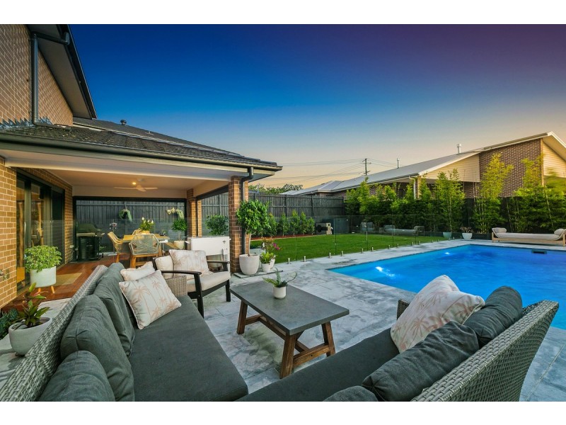 33 Mistview Circuit, Forresters Beach NSW 2260