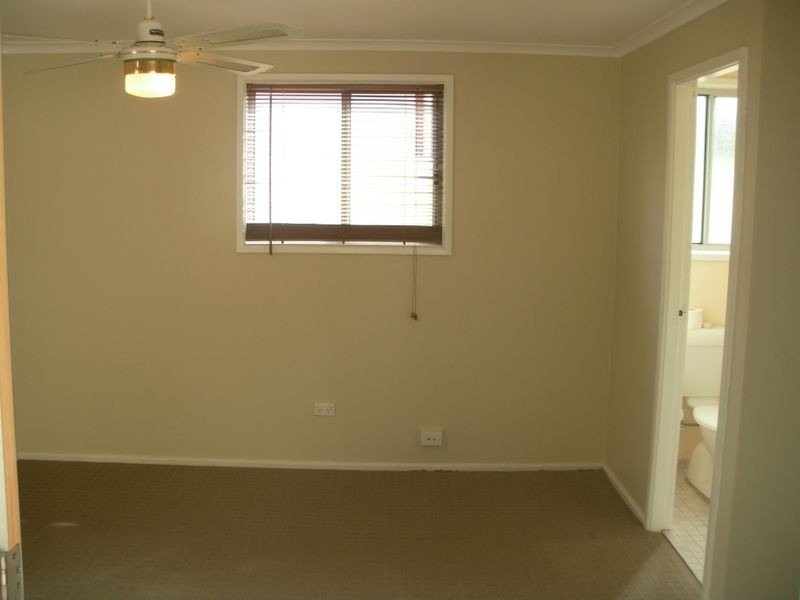 9 Erin Avenue, Berkeley Vale NSW 2261