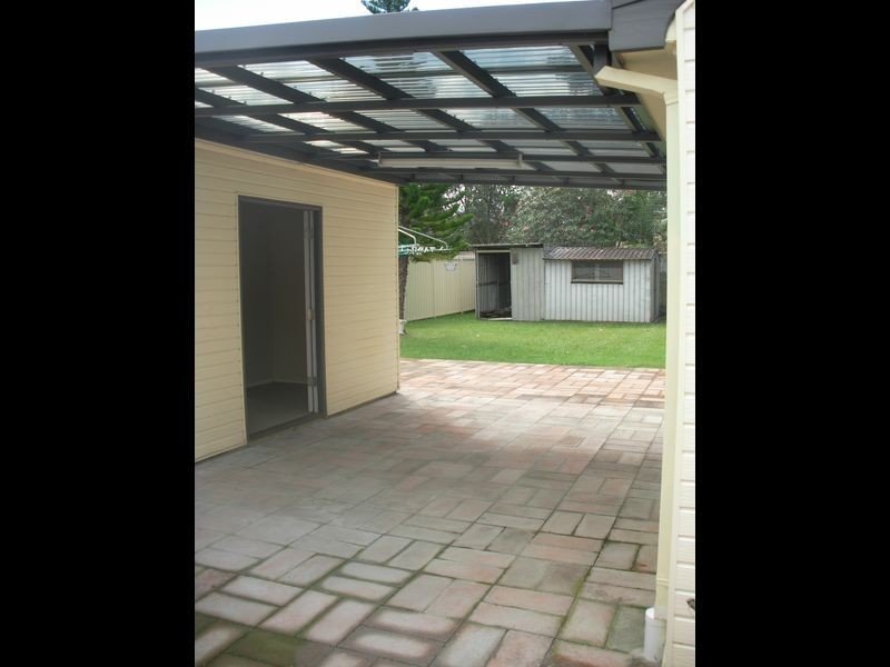 9 Erin Avenue, Berkeley Vale NSW 2261