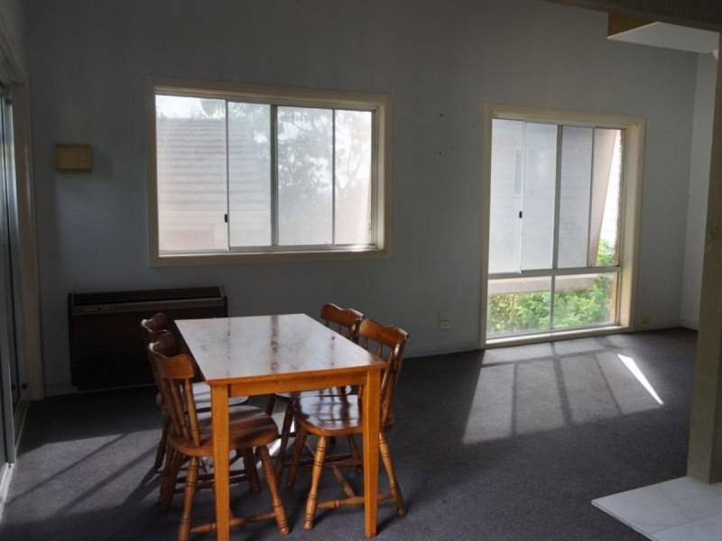 8 Howard Street, Green Point NSW 2251