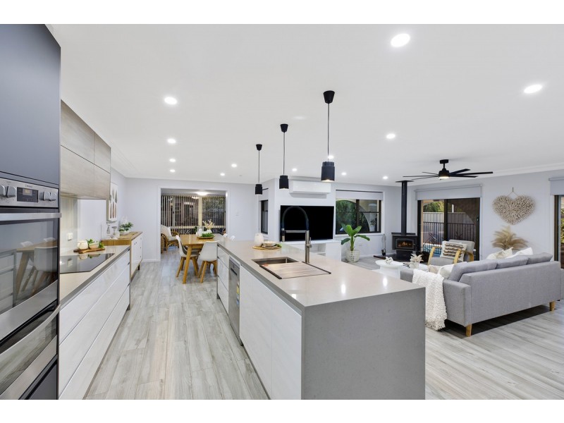 10 Yulong Street, Bateau Bay NSW 2261