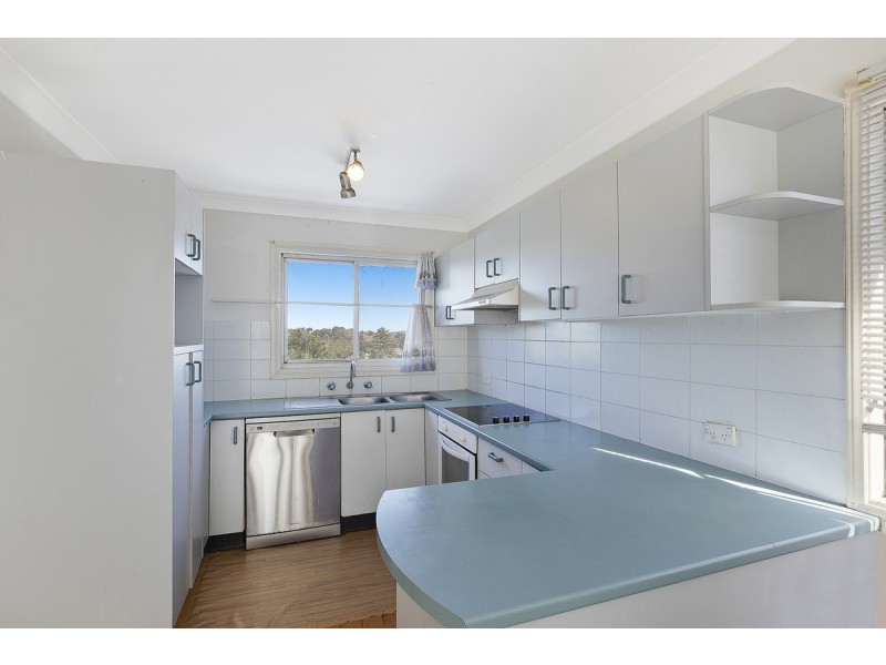 33 Valley View Road, Bateau Bay NSW 2261