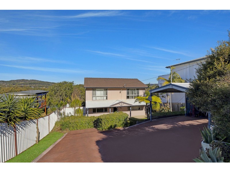 33 Valley View Road, Bateau Bay NSW 2261