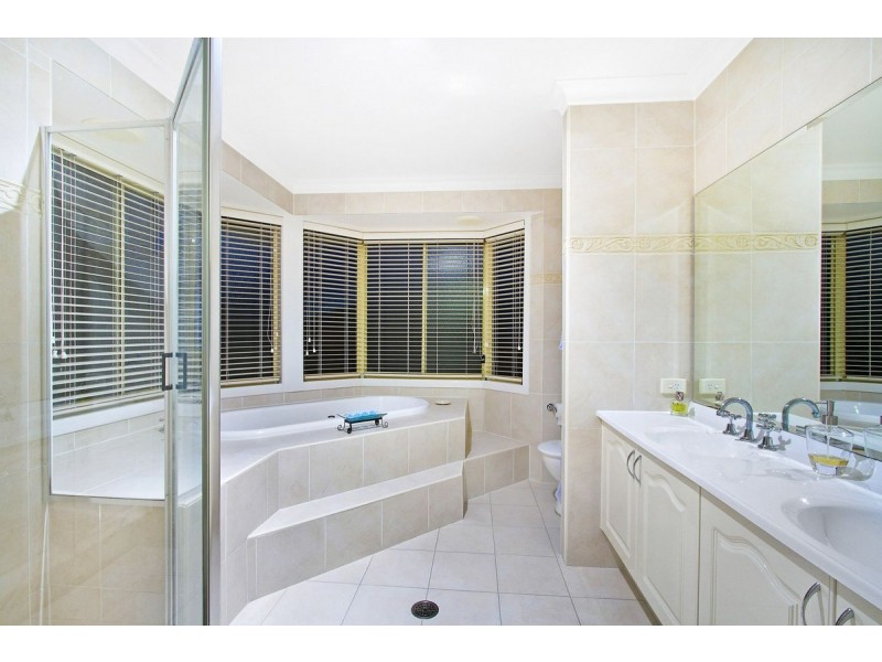 12 Bataan Circuit, Bateau Bay NSW 2261