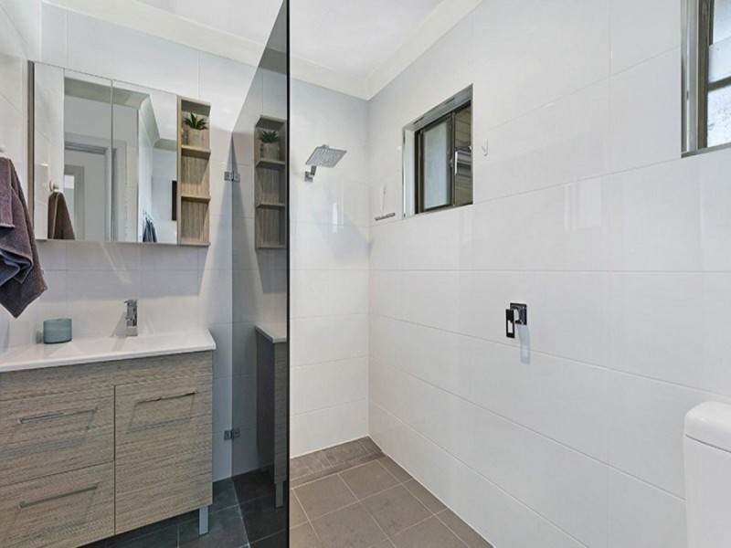 80 Bay Road, Blue Bay NSW 2261