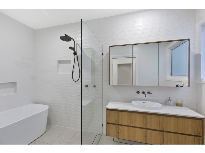 28 Keats Avenue, Bateau Bay NSW 2261