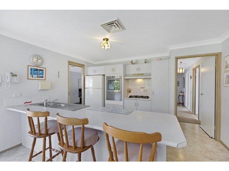 184 Cresthaven Avenue, Bateau Bay NSW 2261