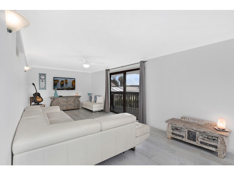 8 Yumbool Close, Forresters Beach NSW 2260
