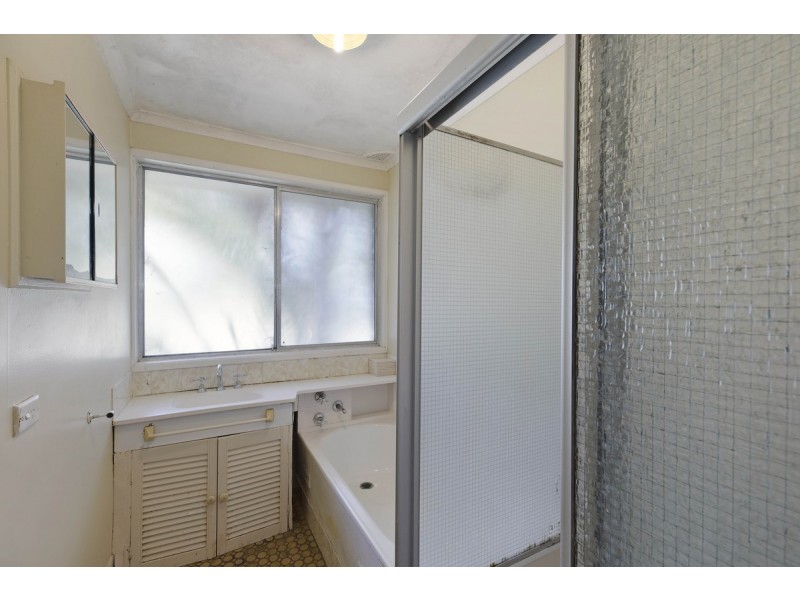 33 Berne Street, Bateau Bay NSW 2261