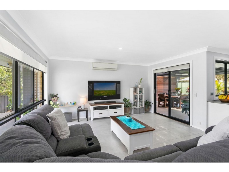 2 Belshaw Place, Bateau Bay NSW 2261