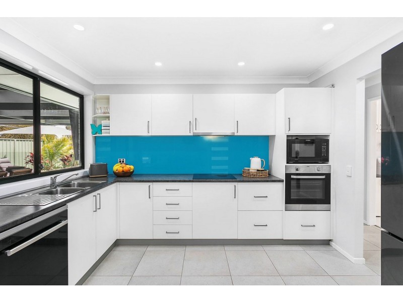 2 Belshaw Place, Bateau Bay NSW 2261