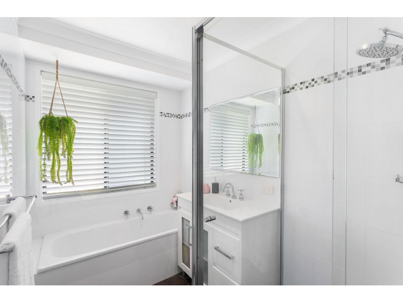 2 Belshaw Place, Bateau Bay NSW 2261