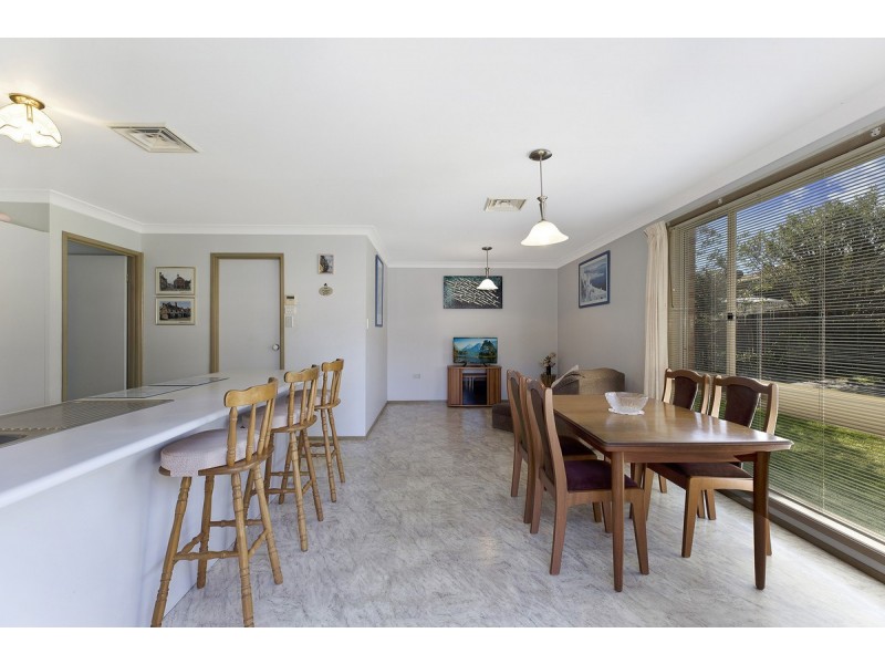 184 Cresthaven Avenue, Bateau Bay NSW 2261