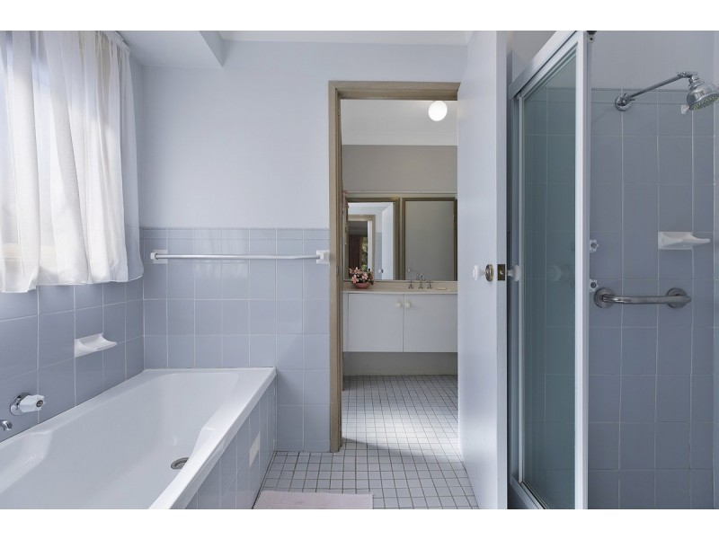 184 Cresthaven Avenue, Bateau Bay NSW 2261