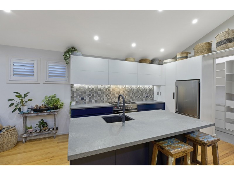 1 Lakin Street, Bateau Bay NSW 2261