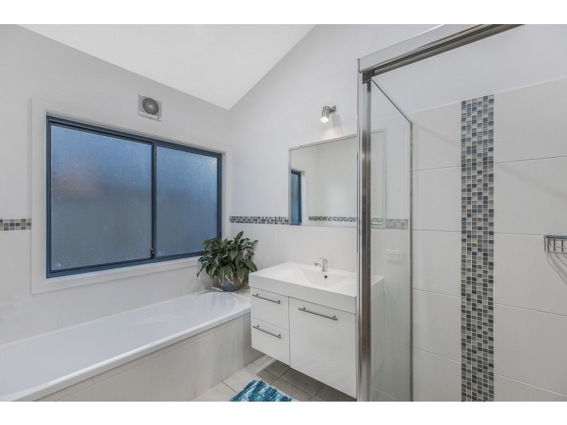 1 Lakin Street, Bateau Bay NSW 2261