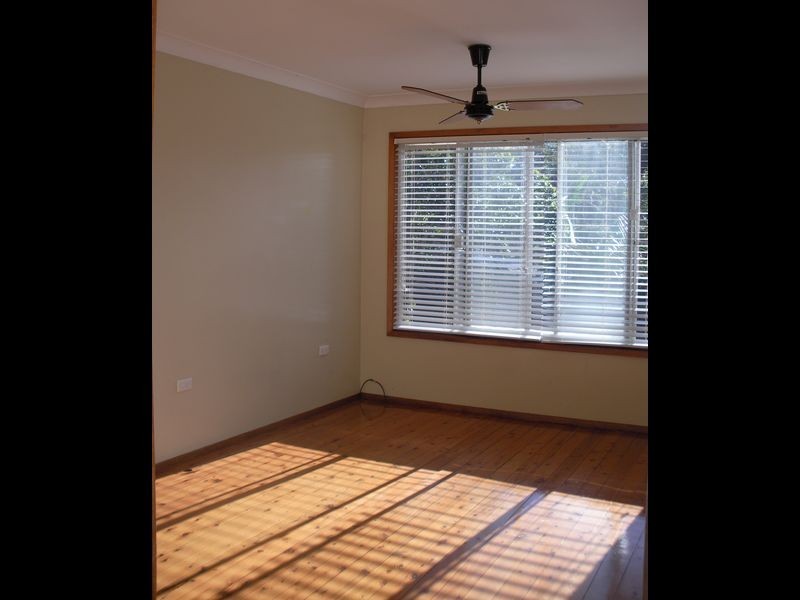 28 Sycamore Ave, Bateau Bay NSW 2261