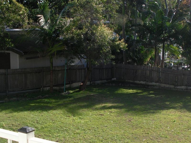 28 Sycamore Ave, Bateau Bay NSW 2261