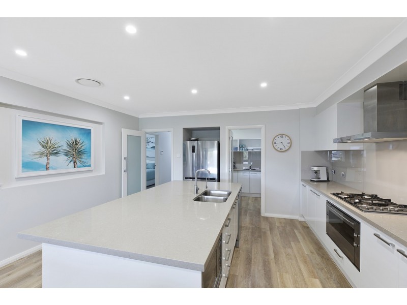 14 Ventura Avenue, Bateau Bay NSW 2261