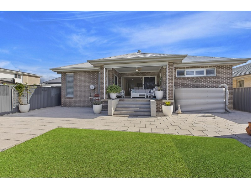 14 Ventura Avenue, Bateau Bay NSW 2261