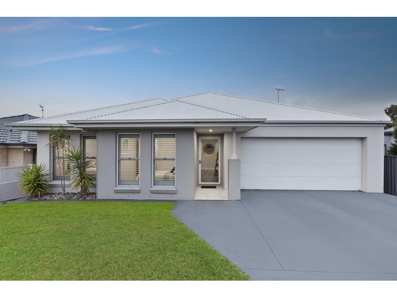 14 Ventura Avenue, Bateau Bay NSW 2261