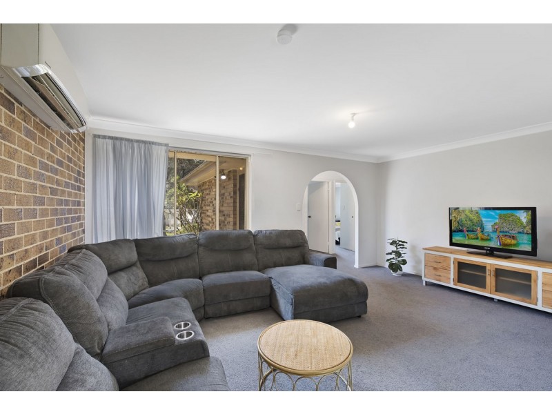 13 Hobbs Close, Bateau Bay NSW 2261