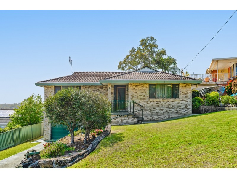 7 Blue Lagoon Close, Bateau Bay NSW 2261