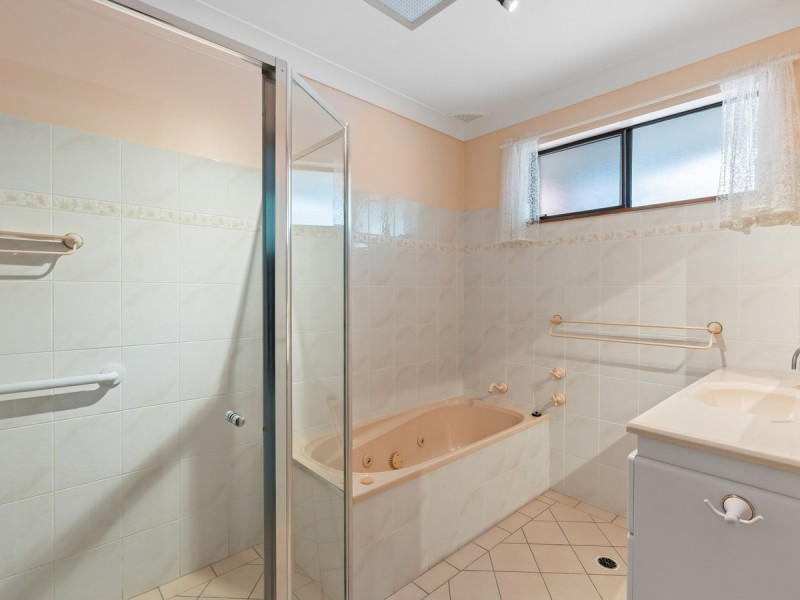 7 Blue Lagoon Close, Bateau Bay NSW 2261