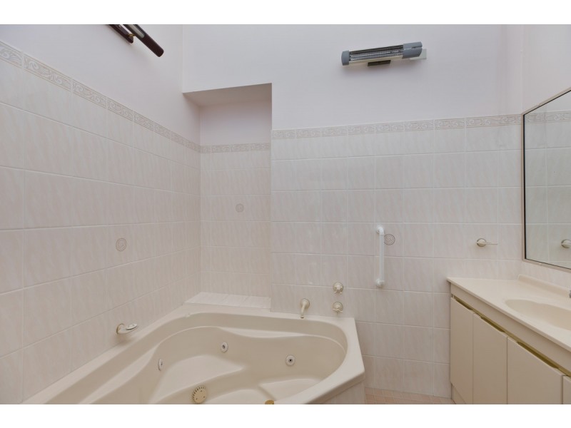 548 The Entrance Road, Bateau Bay NSW 2261