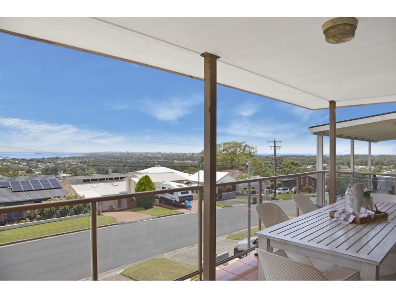 8 Peak Street, Bateau Bay NSW 2261