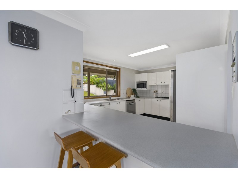 8 Peak Street, Bateau Bay NSW 2261