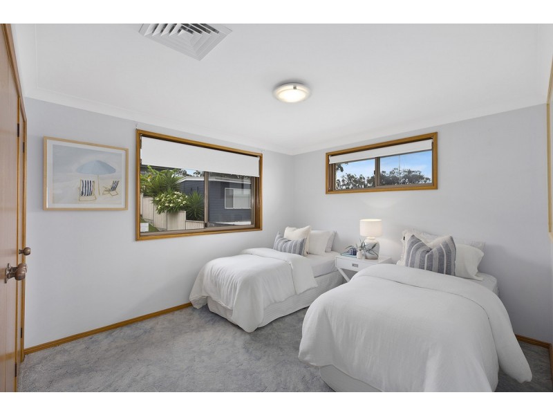 8 Peak Street, Bateau Bay NSW 2261