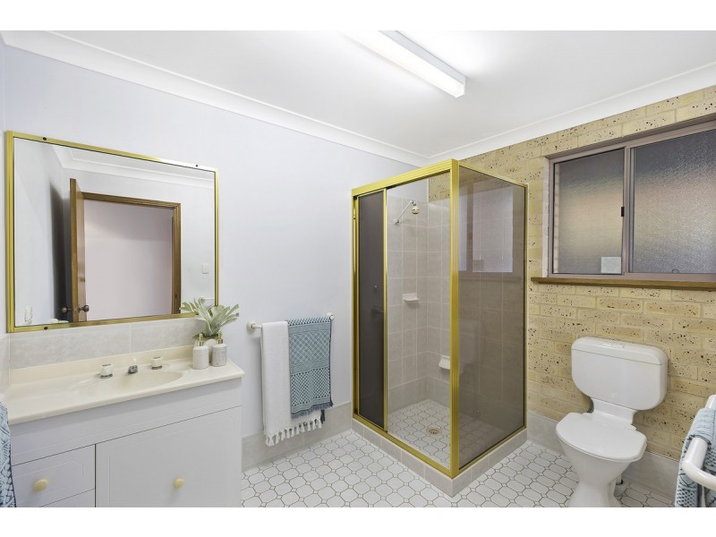 8 Peak Street, Bateau Bay NSW 2261