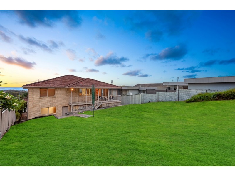 8 Peak Street, Bateau Bay NSW 2261