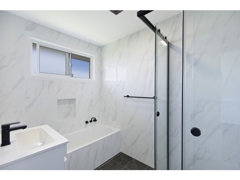 5 Faye Close, Bateau Bay NSW 2261