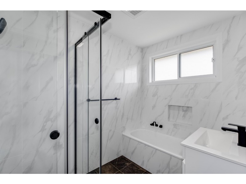 6 Faye Close, Bateau Bay NSW 2261