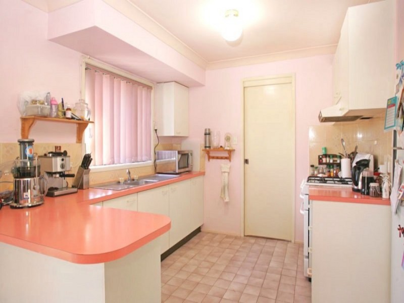 11 Hobbs Close, Bateau Bay NSW 2261