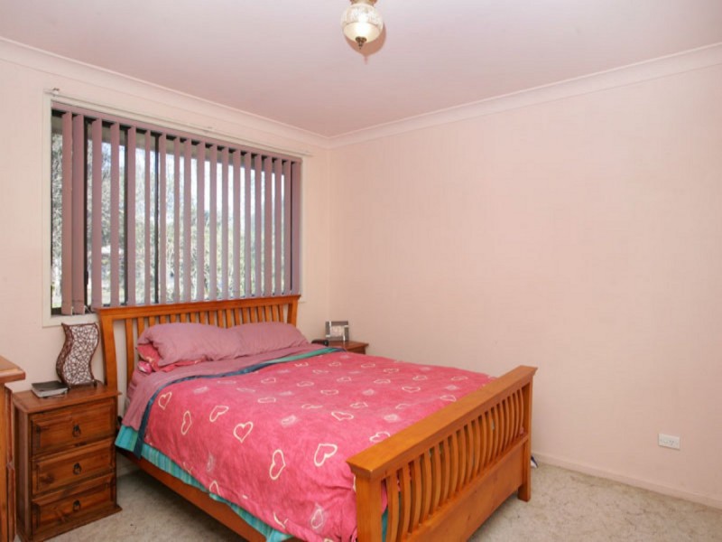 11 Hobbs Close, Bateau Bay NSW 2261