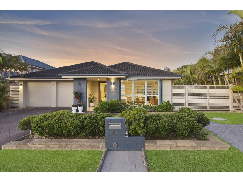 51 Bataan Circuit, Bateau Bay NSW 2261