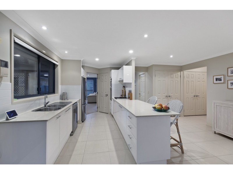 51 Bataan Circuit, Bateau Bay NSW 2261