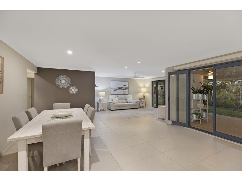 51 Bataan Circuit, Bateau Bay NSW 2261