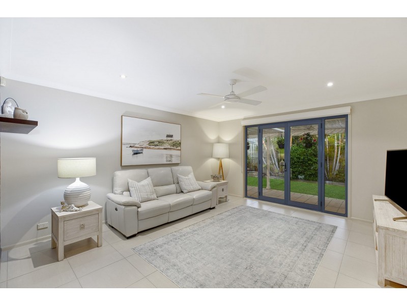 51 Bataan Circuit, Bateau Bay NSW 2261