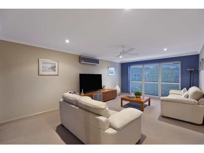 51 Bataan Circuit, Bateau Bay NSW 2261