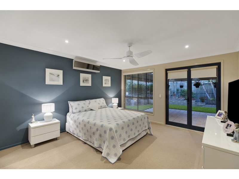 51 Bataan Circuit, Bateau Bay NSW 2261