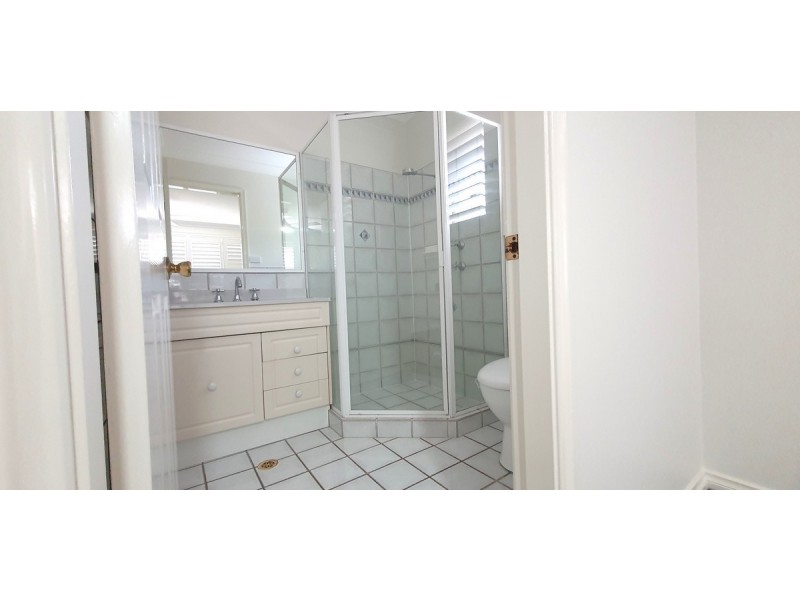 3/2-4 Yethonga Avenue, Blue Bay NSW 2261