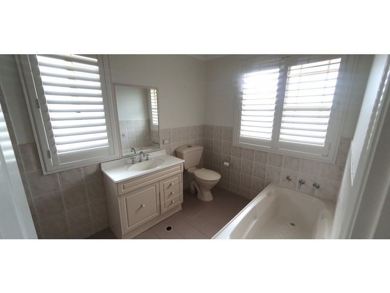 3/2-4 Yethonga Avenue, Blue Bay NSW 2261